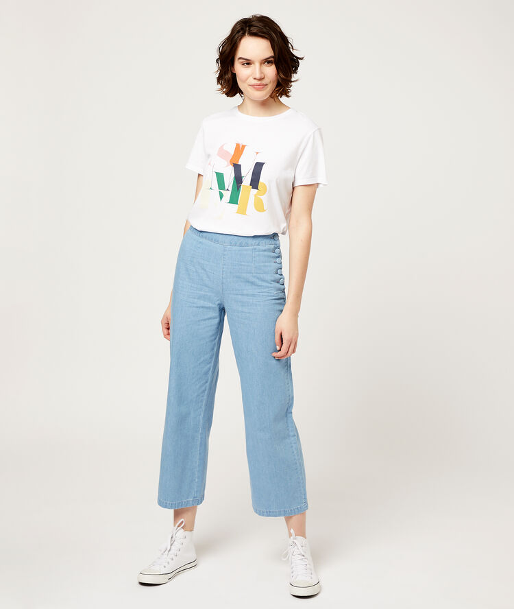 Wide leg jeans with buttons bleach.