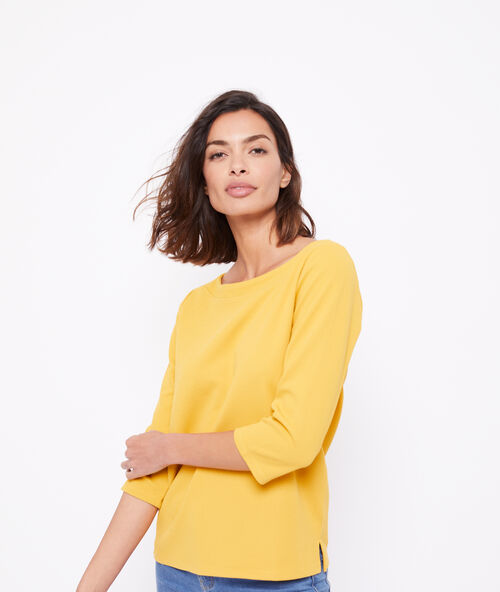 Boat neck t-shirt curry.