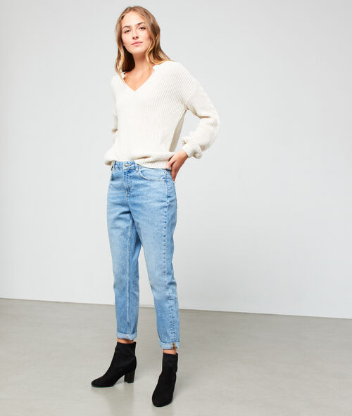 V neck jumper in maxi knit grege.