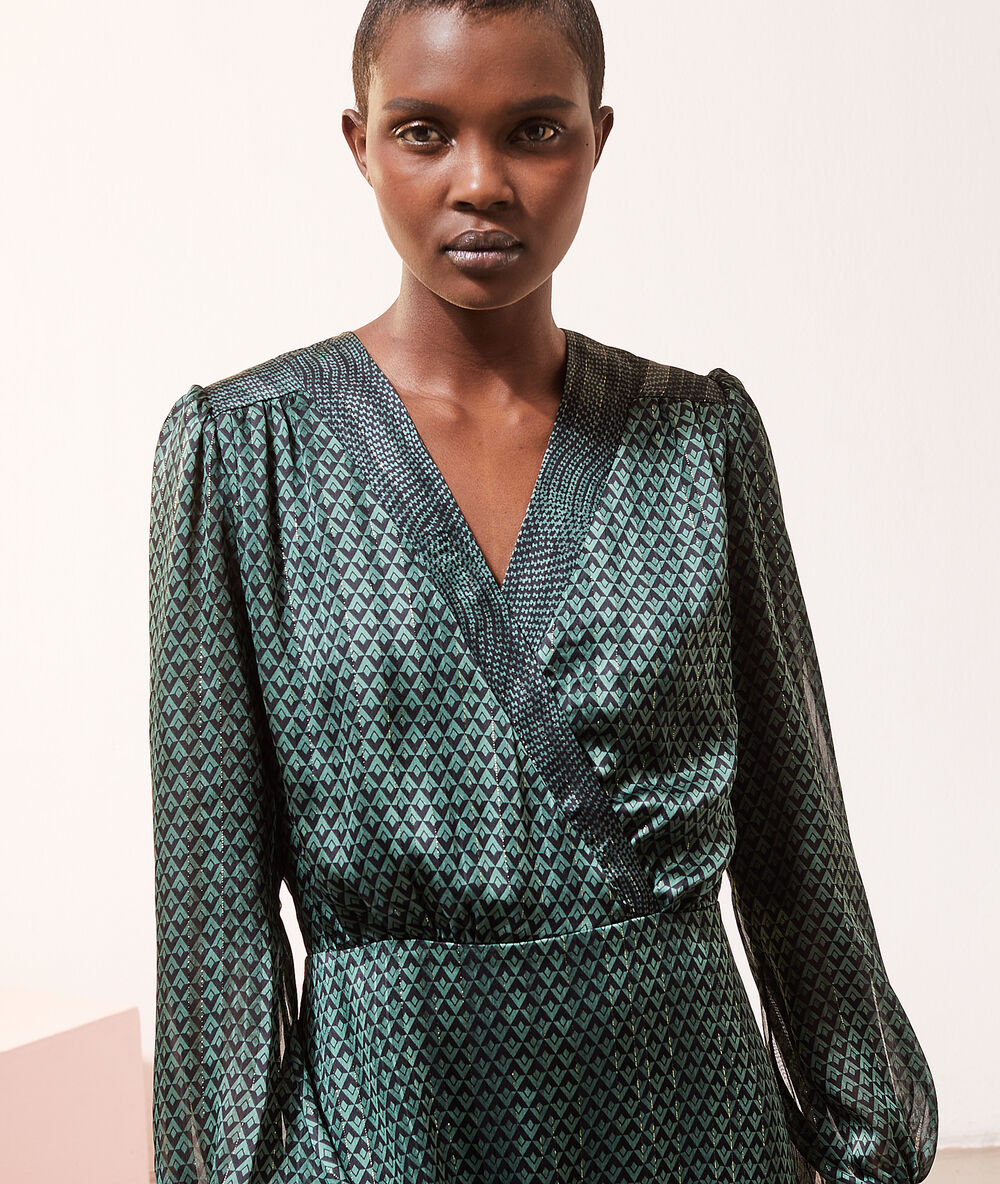 Robe longue cache-cœur imprimé géométrique noir.
