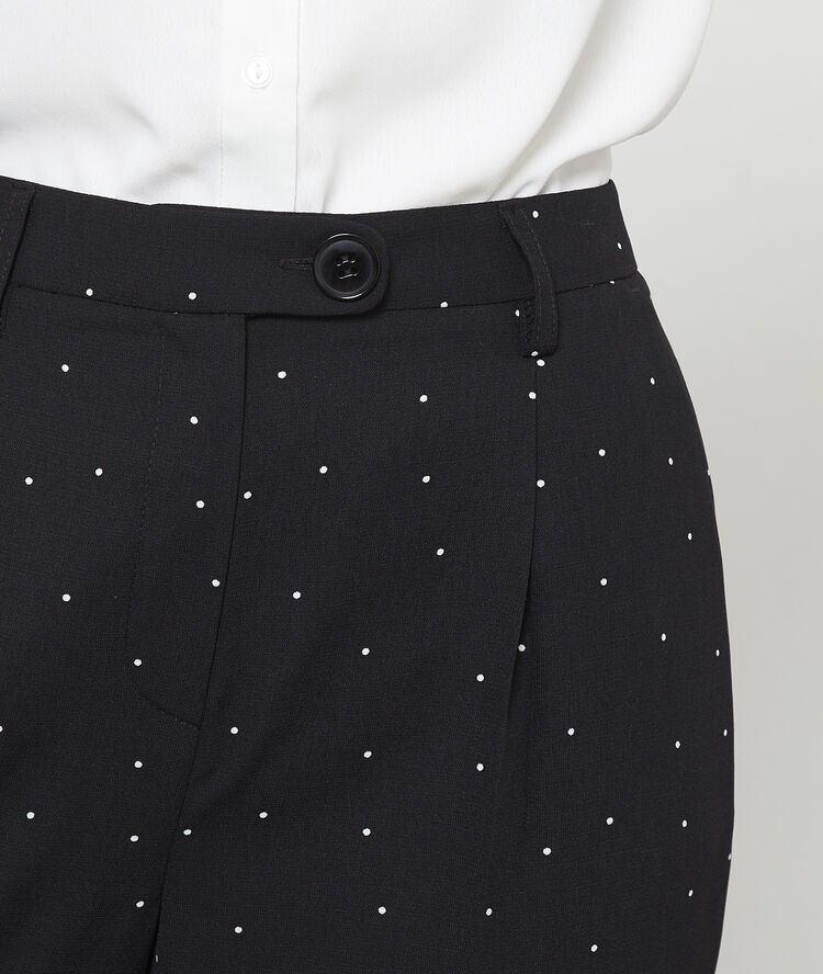 Peg trousers in dots black.