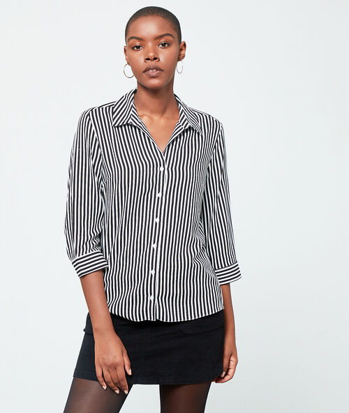 Shirt in stripes black.