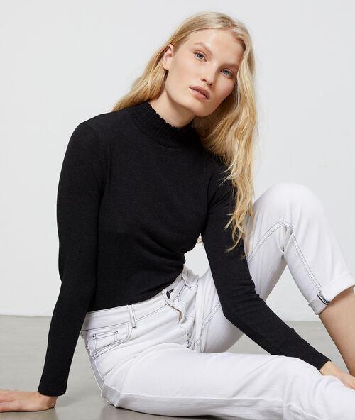 Turtle neck jumper in fine knit black.
