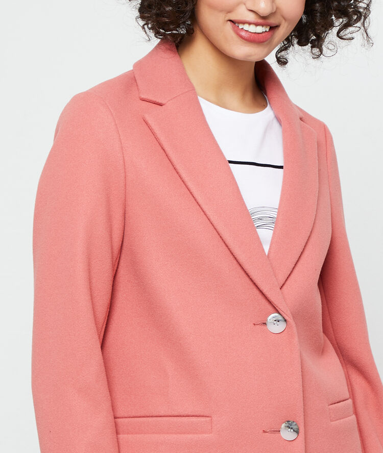 Coat in a straight cut nude.
