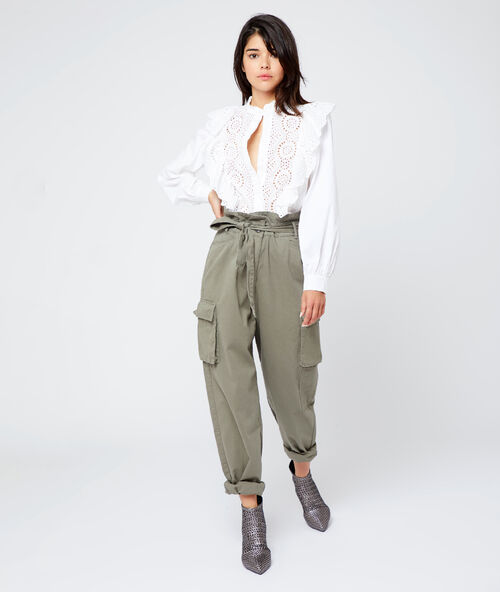 Shirt in frills and lace off white.