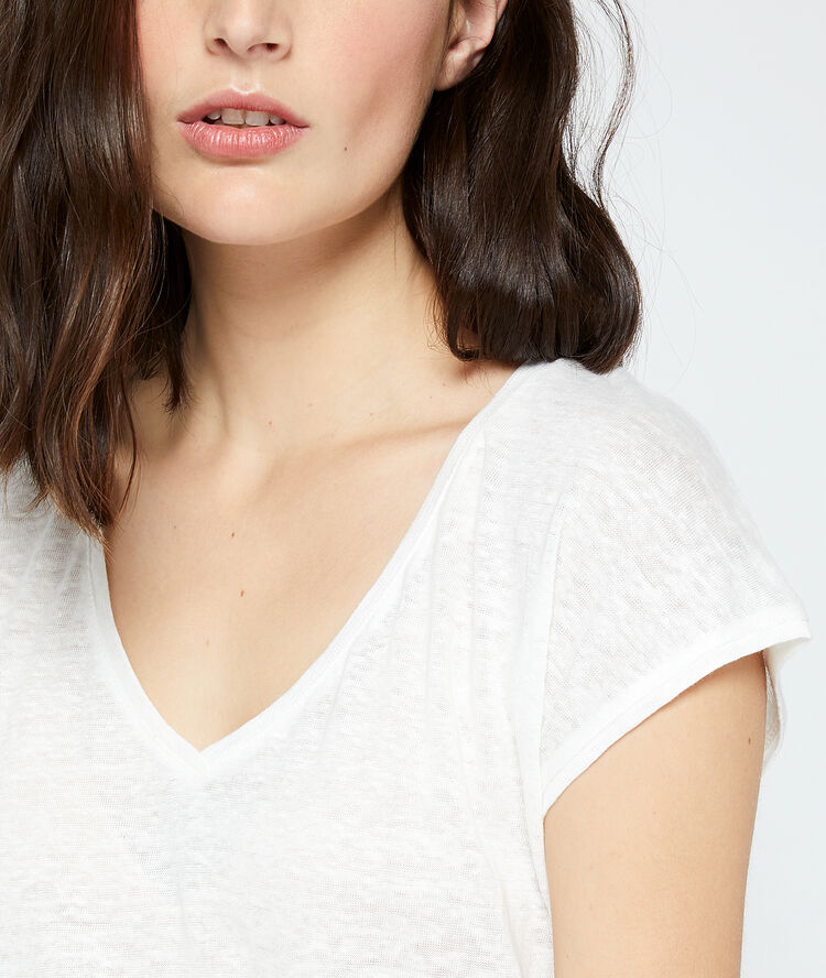 V neck t-shirt off white.