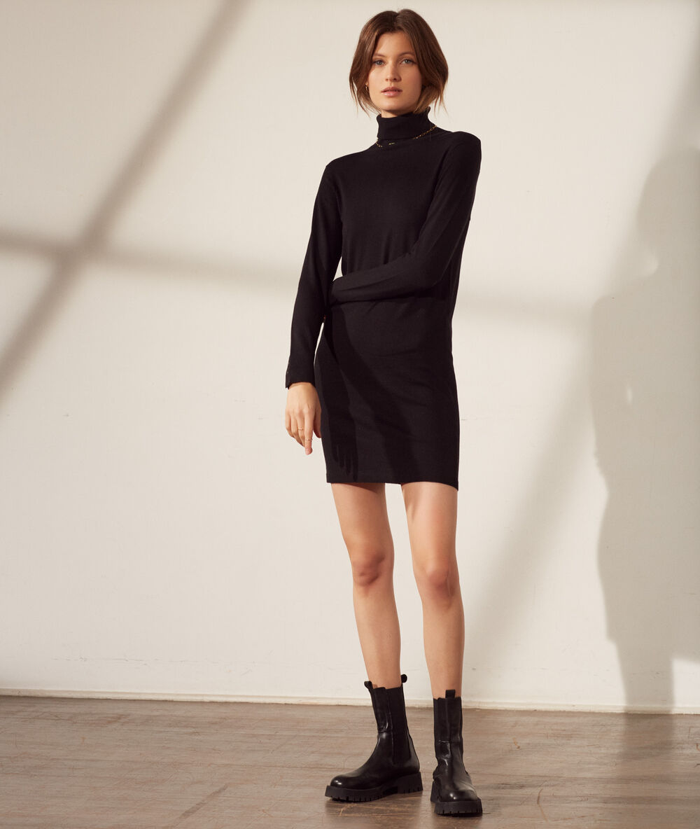 Turtleneck jumper dress black.