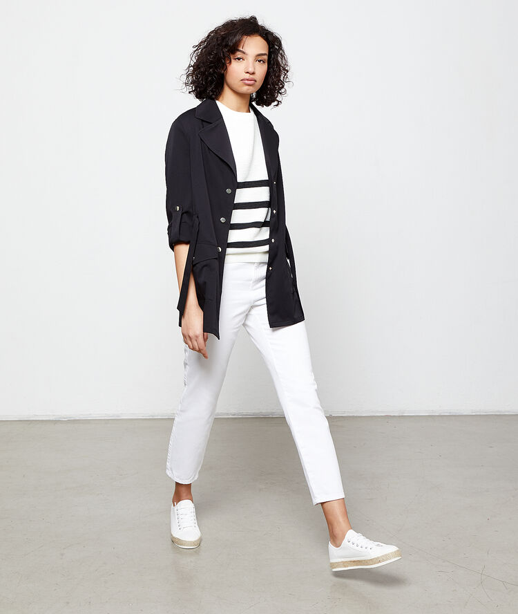 Short length trench black.