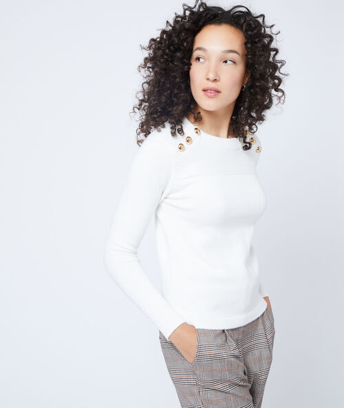 Pull &agrave; boutons en maille fine ecru.