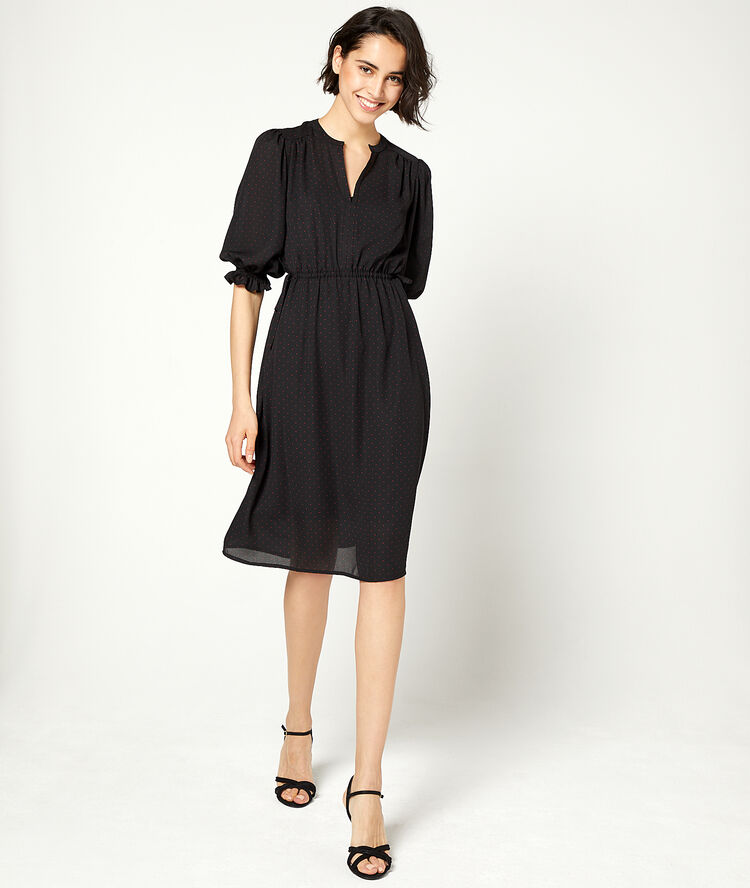 Smocked dress in dots black.
