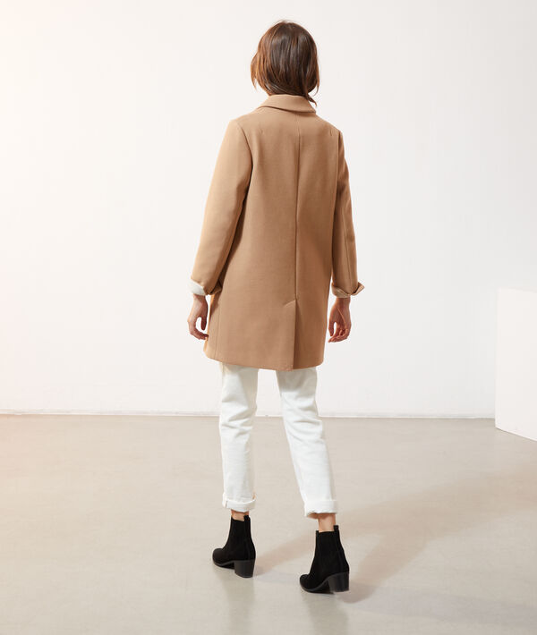 Straight-cut coat Straight-cut coat