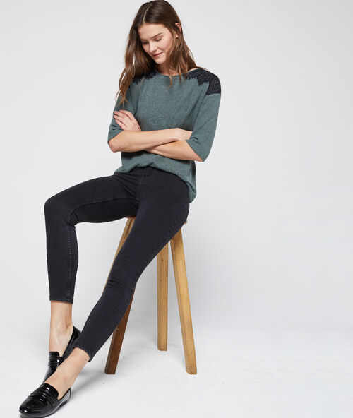 T-shirt with guipure yoke khaki.