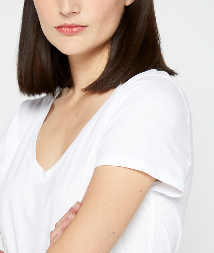 V neck t-shirt white.