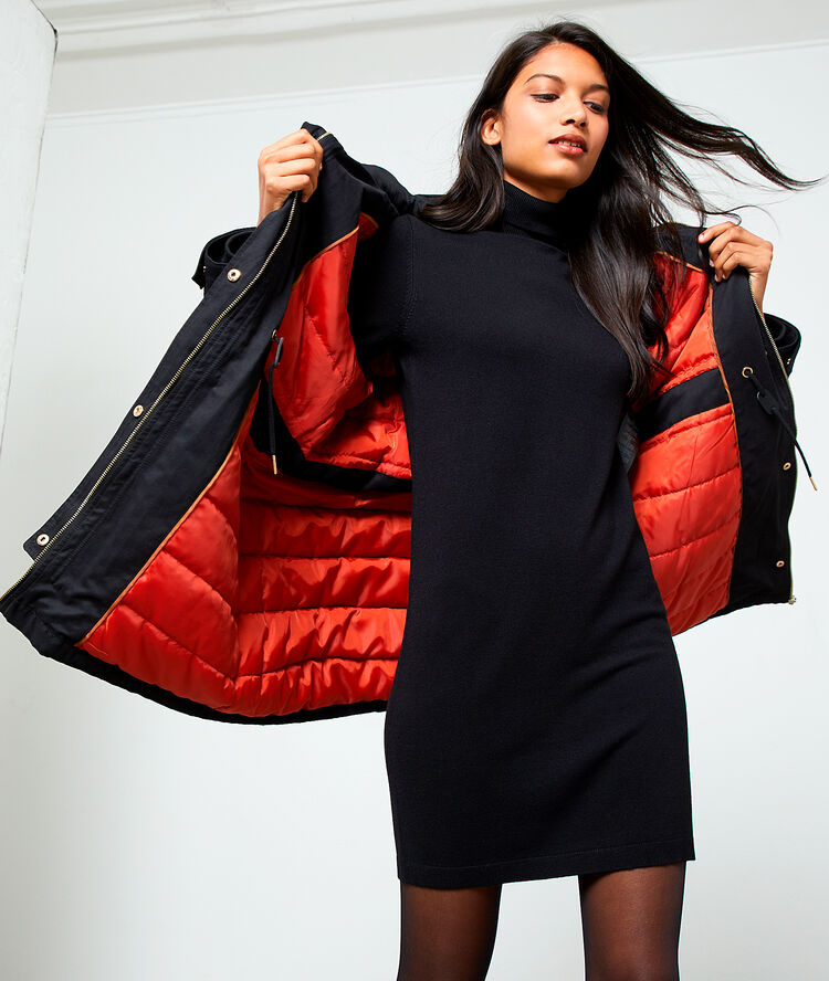Padded lining parka black.