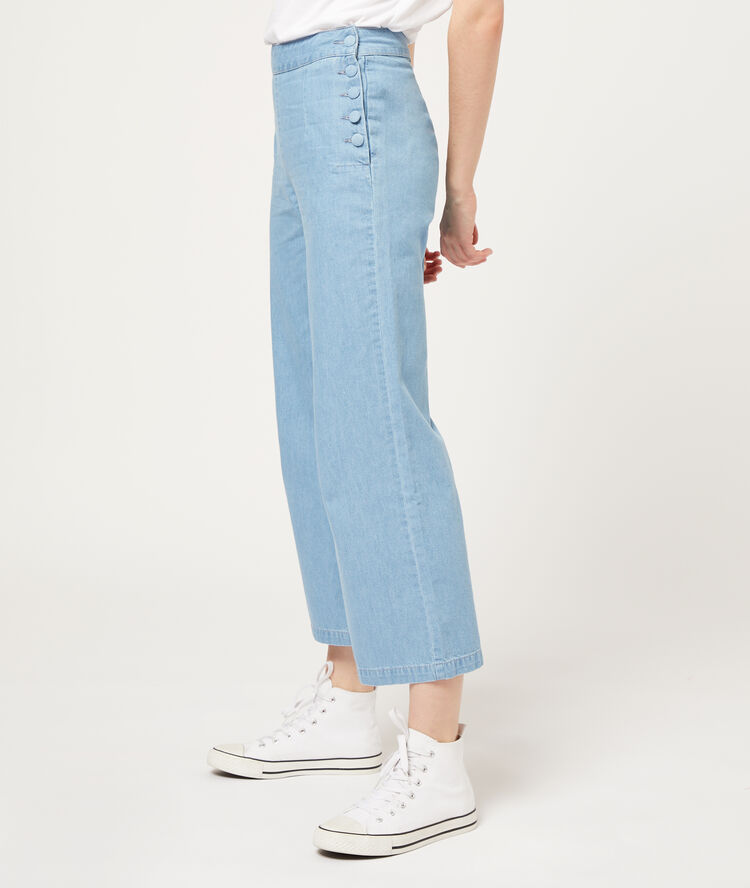Wide leg jeans with buttons bleach.
