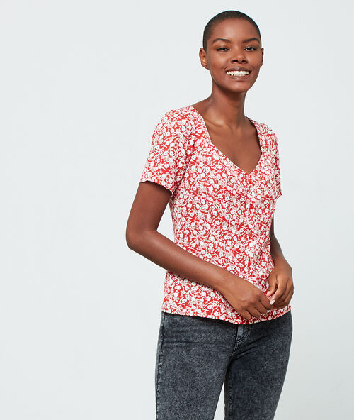 Short sleeves shirt carmine red.