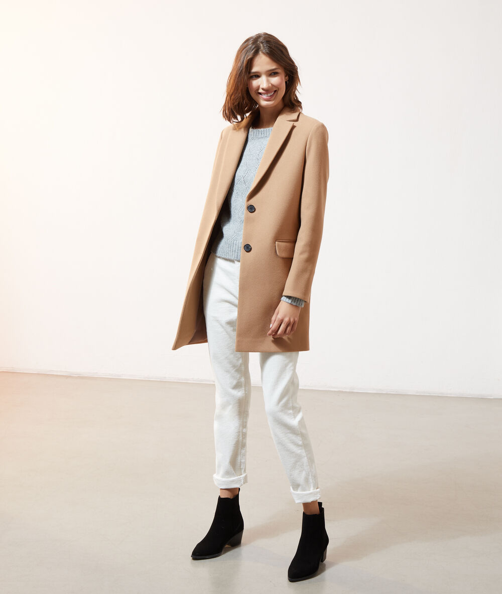 Straight-cut coat camel.