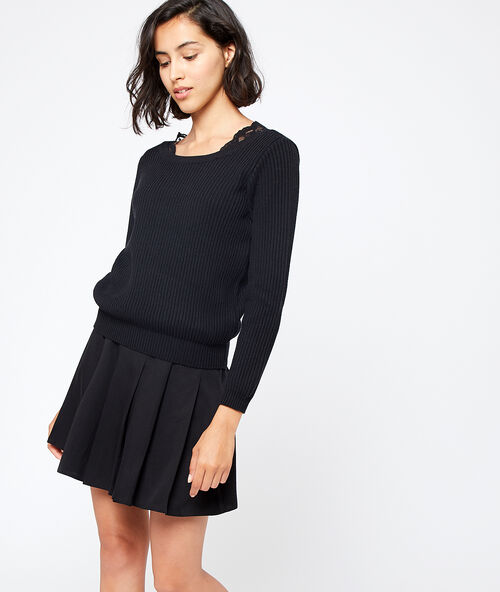 Pull dos d&eacute;collet&eacute; dentelle noir.