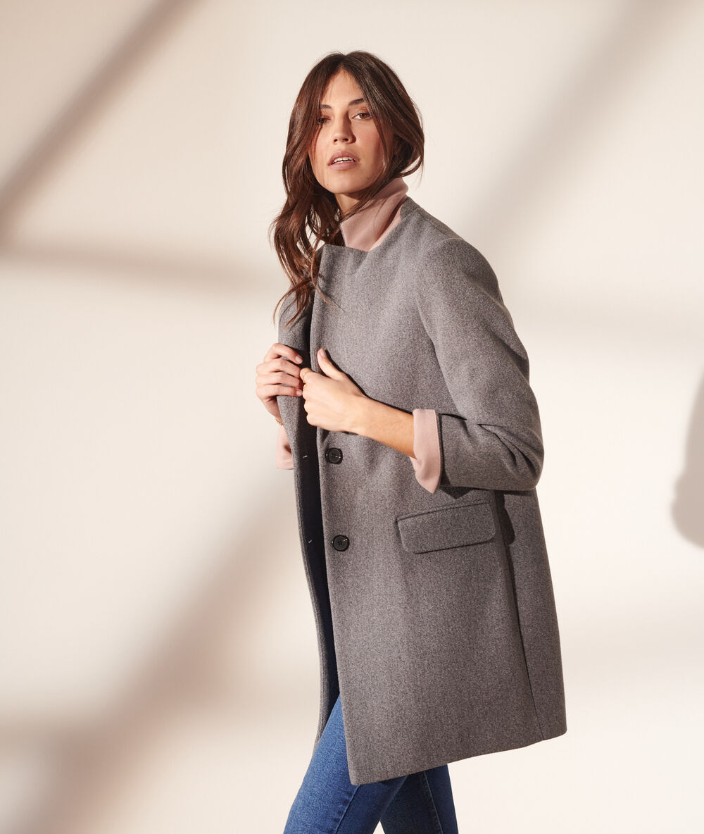 Straight-cut coat grey marl.
