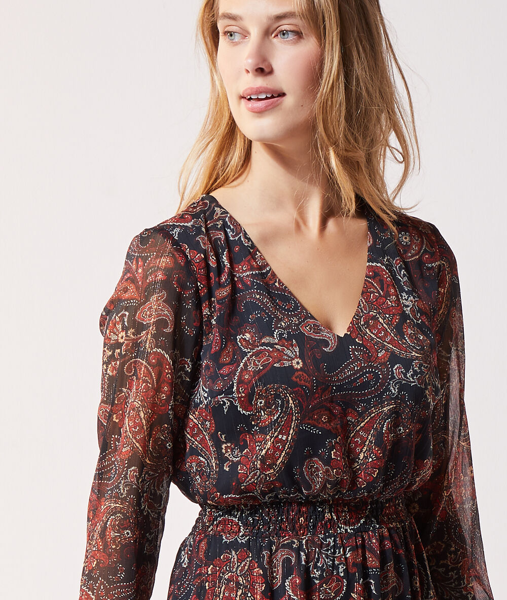 Robe longue fluide smockée imprimé fleuri noir.