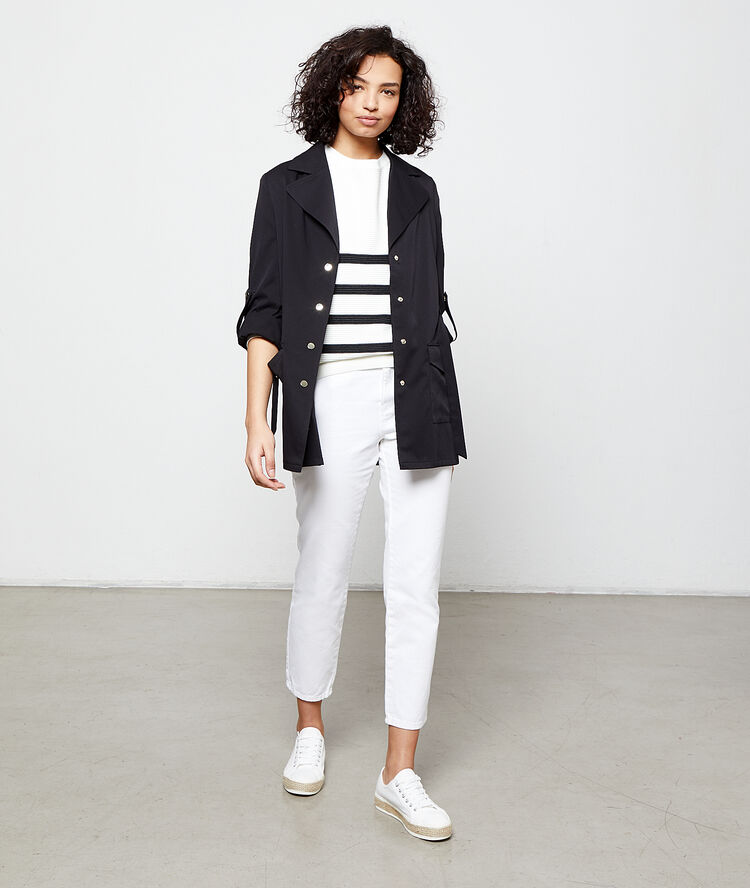 Short length trench black.